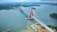 Sejumlah infrastruktur pun dibangun untuk akses menuju IKN. Salah satunya Jembatan Pulau Balang yang menghubungkan IKN dengan kota Balikpapan. Jembatan ini telah diresmikan Presiden Jokowi pada Minggu (28/6/2024). (Dok. Biro Komunikasi Publik Kementerian PUPR)
