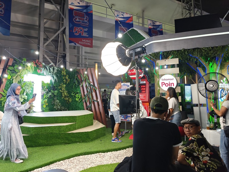 Ulang tahun ke-59 PT Telkom Indonesia dirayakan dengan event Digiland 2024. Kemeriahan acara ditutup dengan konser sejumlah artis ternama.