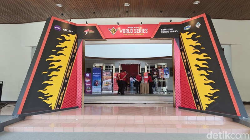 Babak grand final resmi dimulai hari ini, Minggu, 28 Juli 2024. Acaranya begitu meriah, karena dihadiri ribuan penggemar dan menyediakan beragam booth menarik.