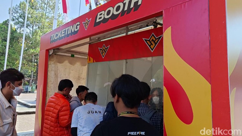 Babak grand final resmi dimulai hari ini, Minggu, 28 Juli 2024. Acaranya begitu meriah, karena dihadiri ribuan penggemar dan menyediakan beragam booth menarik.