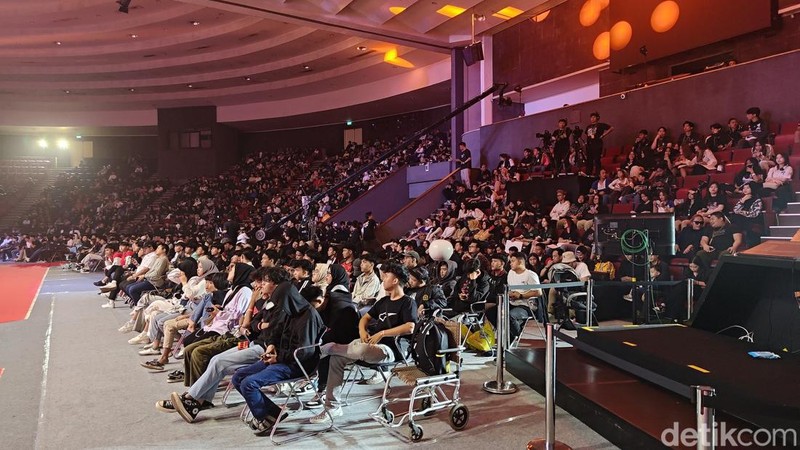 Babak grand final resmi dimulai hari ini, Minggu, 28 Juli 2024. Acaranya begitu meriah, karena dihadiri ribuan penggemar dan menyediakan beragam booth menarik.