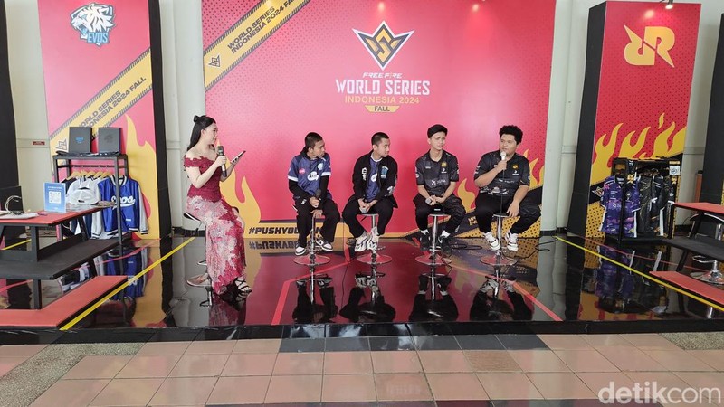 Babak grand final resmi dimulai hari ini, Minggu, 28 Juli 2024. Acaranya begitu meriah, karena dihadiri ribuan penggemar dan menyediakan beragam booth menarik.