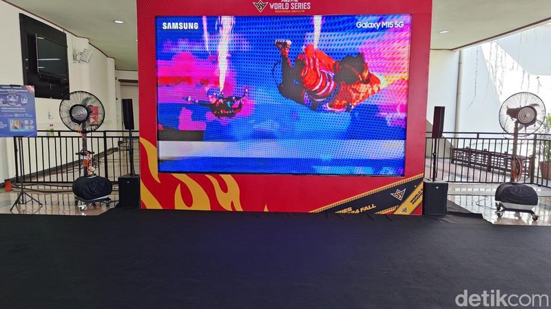 Babak grand final resmi dimulai hari ini, Minggu, 28 Juli 2024. Acaranya begitu meriah, karena dihadiri ribuan penggemar dan menyediakan beragam booth menarik.