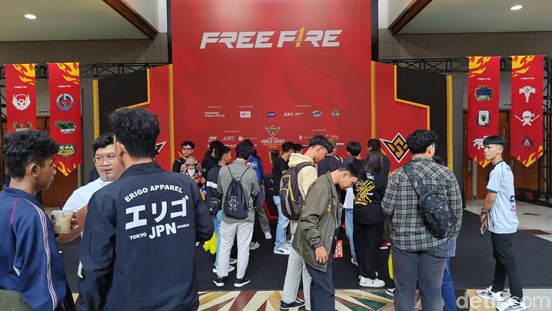 Babak grand final resmi dimulai hari ini, Minggu, 28 Juli 2024. Acaranya begitu meriah, karena dihadiri ribuan penggemar dan menyediakan beragam booth menarik.