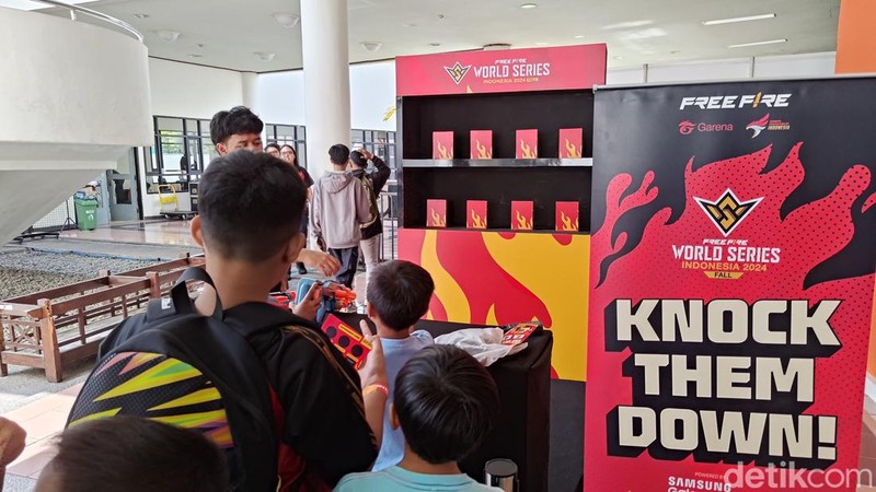 Babak grand final resmi dimulai hari ini, Minggu, 28 Juli 2024. Acaranya begitu meriah, karena dihadiri ribuan penggemar dan menyediakan beragam booth menarik.