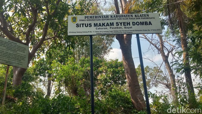 Makam Syeh Domba di bukit Cakaran, Desa Paseban, Kecamatan Bayat, Klaten.