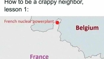 Cara jadi tetangga yang disegani. Foto: historyinmemes via Bored Panda