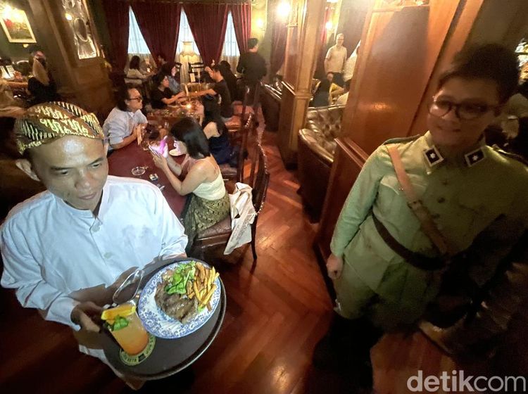 Mengunjungi Cafe Unik Bernuansa Kolonial dan Militer