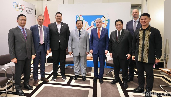 Menhan Prabowo Subianto bertemu Presiden International Olympic Committee (IOC) Thomas Bach di Prancis. (dok Kemhan RI)