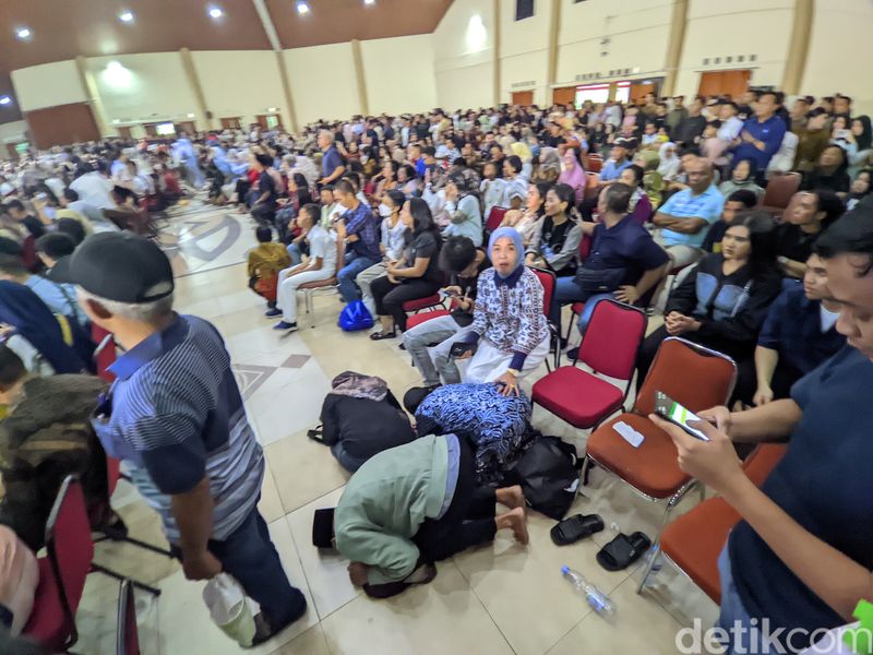 Momen haru pengumuman sidang akhir seleksi calon taruna di Akpol Semarang