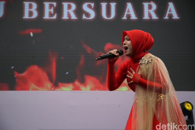 Finalis Emeron Hijab Hunt 2024 masing-masing mempunyai karakter dan bakat yang unik. Ada yang jago bermain drum, tarian modern yang dikemas secara apik dan spektakuler, bakat monolog, deklamasi puisi, tarian tradisional, akting hingga bernyanyi. Foto: Pradita Utama.