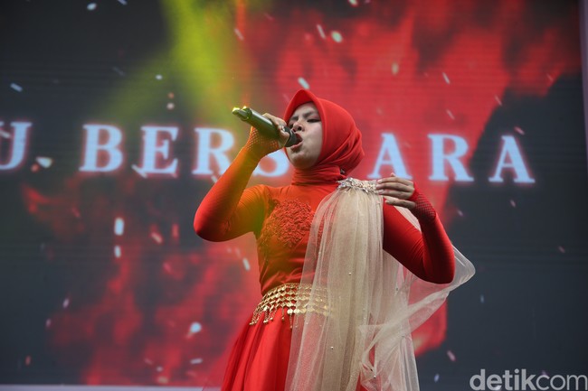 Emeron Hijab Hunt 2024 sukses menggelar audisi di tiga kota, Bandung, Jabodetabek dan Solo. Selain itu Emeron Hijab Hunt 2024 juga mengadakan audisi secara online dan mendapatkan finalis melalui Golden Ticket by KipasKipas. Hingga terpilih 14 finalis Emeron Hijab Hunt 2024. Foto: Pradita Utama.