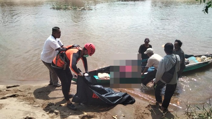 Indra Praja (34) warga Sematang Borang, Kecamatan Sako, Palembang hilang di Sungai Boki Banyuasin pada Sabtu (27/7), saat mencari ikan. Kini ia ditemukan tewas.