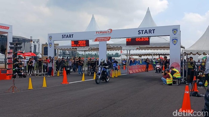 Pertamax Turbo Drag Fest 2024 di Lanud Wiriadinata Tasikmalaya.