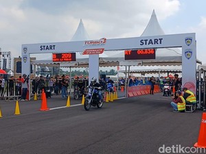 Intip Keseruan Drag Race di Lanud Wiriadinata Tasikmalaya