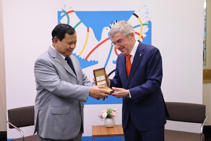 Prabowo Subianto bersama Presiden IOC