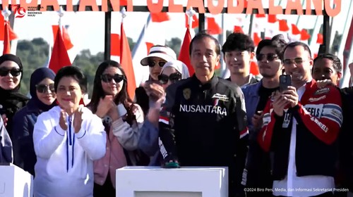 Presiden Jokowi meresmikan Jembatan Pulau Balang di Penajam Paser Utara, Kalimantan Timur sambil konvoi bareng artis dan para influencer (Foto: Tangkapan Layar YouTube Sekretariat Presiden)