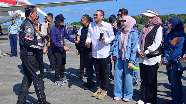 Presiden Jokowi meresmikan Jembatan Pulau Balang di Penajam Paser Utara, Kalimantan Timur sambil konvoi bareng artis dan para influencer ( Foto: Muchlis Jr - Biro Pers Sekretariat Presiden)