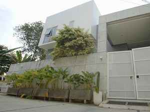 Mengulik Rumah Sebelah Makam yang Estetik, Padukan Ragam Desain Industrial-Japandi