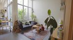 Intip Isi Rumah Sebelah Makam yang Estetik, Ada Taman Indoornya!