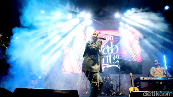 Pecah! Salma Salsabil Bikin Penonton Audisi Emeron Hijab Hunt 2024 Sing Along