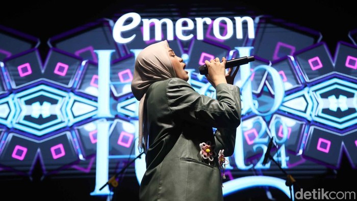 Salma Salsabil tampil dalam acara Emeron Hijab Hunt 2024 Jabodetabek yang digelar di Bekasi, Minggu (27/7/2024).