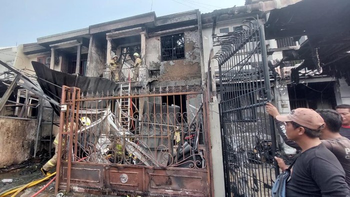 Insiden Kebakaran Akibat Korsleting Hanguskan 3 Rumah di Cengkareng, Kerugian Ratusan Juta Rupiah