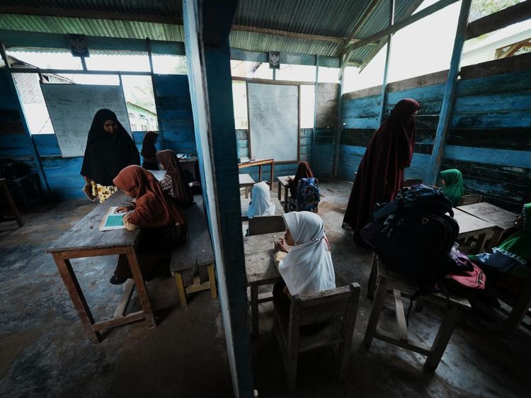 Sekolah di Suku Bajo Lapuk Dimakan Usia
