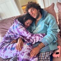 Selena Gomez mengekspresikan cintanya untuk Benny Blanco lewat unggahan Instagram terbaru. Dia membagikan sejumlah momen bersama kekasihnya, tak lama setelah merayakan ulang tahun ke-32. Foto: dok. Instagram @selenagomez