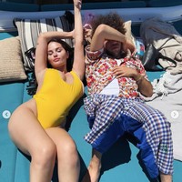 Keduanya mulai mengumbar hubungan asmara mereka Desember lalu. Produser musik itu membagikan foto Selena saat mendatangi sebuah pameran seni bersama. Foto: dok. Instagram @selenagomez