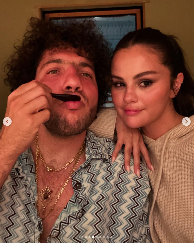 Visual Benny juga menjadi sorotan penggemar disebut-sebut kurang tampan. Meskipun begitu, Selena tak memperdulikan komentar miring dan mengutamakan kebahagian bersama kekasihnya itu. Foto: dok. Instagram @selenagomez