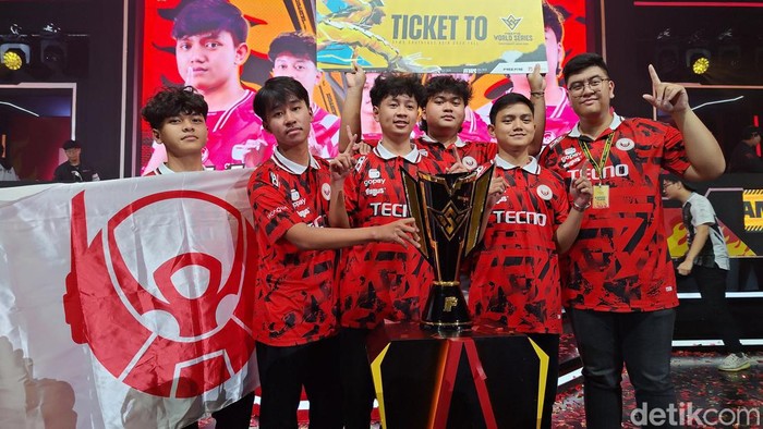 Sesuai prediksi para penggemar, Bigetron Delta juara FFWS ID 2024 Fall. Selain titel tim Free Fire terbaik, mereka yang juga dijuluki Sang Robot Merah ini berhak mendapatkan satu tiket menuju FFWS SEA 2024 Fall.