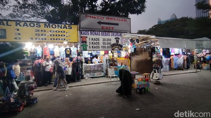Pedagang Desak Monas Dibuka 24 Jam untuk Tingkatkan Penjualan