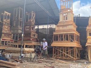 Musim Ngaben, Perajin Bade di Karangasem Kebanjiran Pesanan