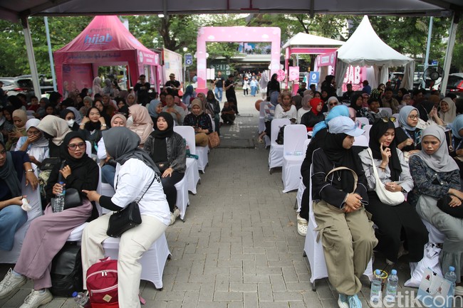 Pada hari pertama audisi, para peserta berebut tiket lolos untuk masuk ke 20 besar. Kemudian pada audisi tahap kedua, 20 peserta yang terpilih tampil kembali di depan juri dan penonton yang hadir untuk mencari tiga finalis yang akan masuk ke grand final. Foto: Pradita Utama.