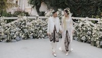 Susan Sameh dan Khalid Atamimi saling menatap dan pegangan tangan. (Foto: dok Instagram)