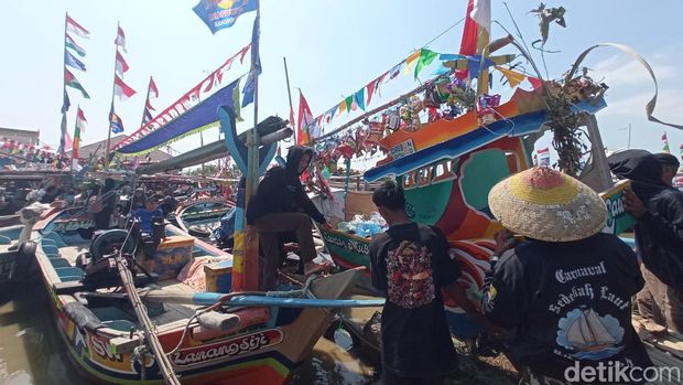 Tradisi nadran di Desa Mundu, Kabupaten Cirebon.