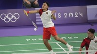 Fajar/Rian kembali tampil apik memasuki gim kedua hingga unggul jauh 9-2. Keduanya mencapai interval dengan keunggulan telak 11-3. Corvee/Labar merebut empat poin beruntun selepas interval dan memperkecil ketertinggalan 7-11. Fajar/Rian menghentikan rentetan poin lawan dan memimpin 13-7.