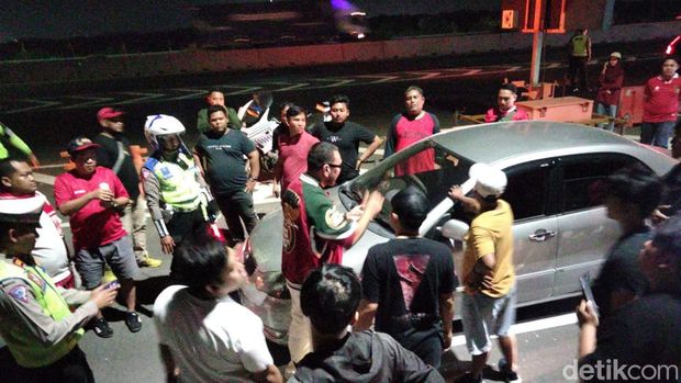 Antre panjang Tol Romokalisari arah GBT.