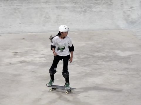 Atlet Skateboard dari China  Zheng Haohao. (Tangkapan Layar Video Reuters/CCTV)