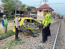 Pengemudi Lalai, Ayla Dihantam KA Babaranjang di Muara Enim