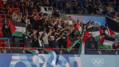 Bendera Palestina Berkibar Saat Paraguay Hancurkan Israel di Olimpiade
