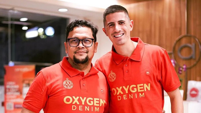 Bruno Dybal bersama CEO Semen Padang FC Win Bernadino (dok. Instagram @semenpadangfcid).