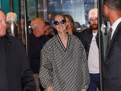 Gaya Celine Dion Pakai Baju Olahraga Seharga Rp 113 Juta