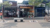 Dan yang pasti terdapat banyak tenant-tenant makanan yang bergam untuk mengisi perut yang kosong ketika nongkrong di CIBIS Park.  