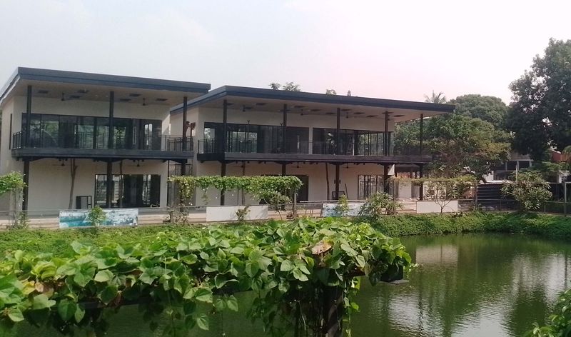 Ingin melepas penat dari hiruk-pikuk dan rutinitas kerja. Warga Jakarta Selatan bisa coba datangi CIBIS Park, tempatnya yang nyaman cocok untuk bersantai di akhir pekan.