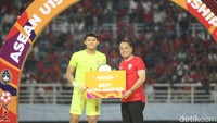 Penjaga Gawang Terbaik: Ikram Algiffari (Foto: Deny Prasetyo/detikJatim)