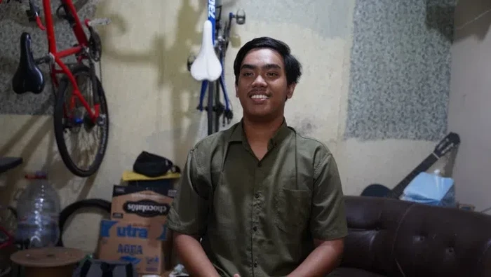 Damar, mahasiswa baru Fakultas Kedokteran UGM yang merupakan anak dari seorang tukang bengkel