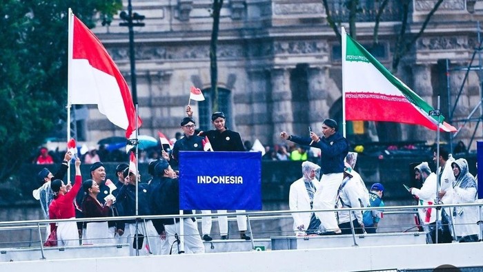Defile atlet Indonesia di Olimpiade 2024 Paris