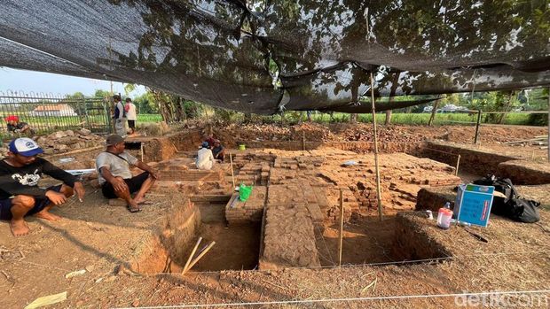 Ekskavasi Candi Bhre Kahuripan di Mojokerto temukan gapura
